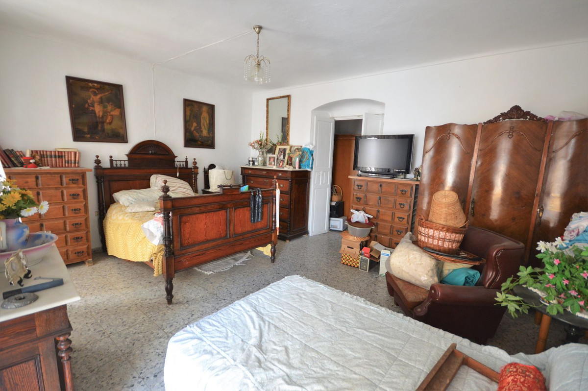 4 Bedroom Villa for Sale in Marbella — view 13