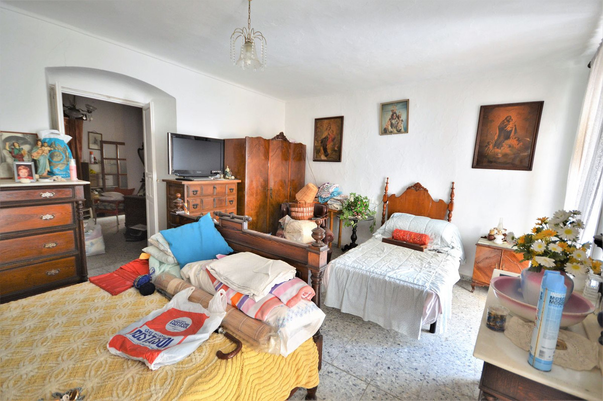 4 Bedroom Villa for Sale in Marbella — view 15