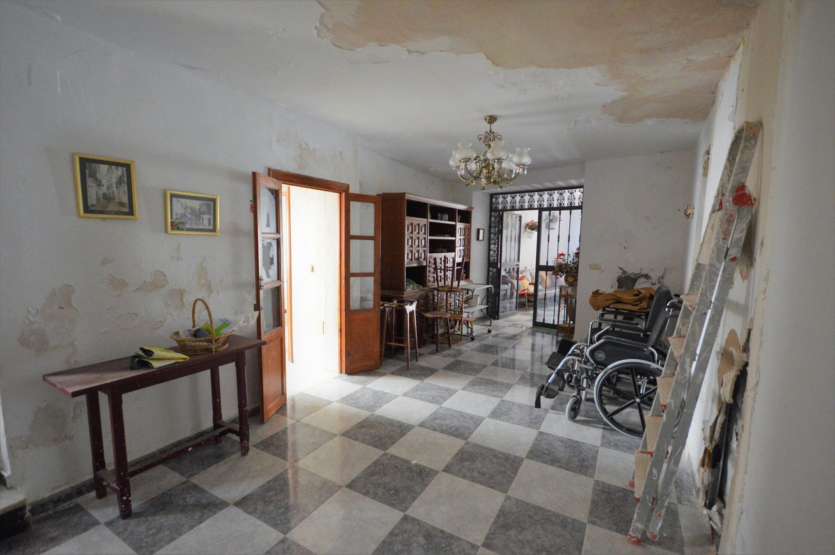 4 Bedroom Villa for Sale in Marbella — 5