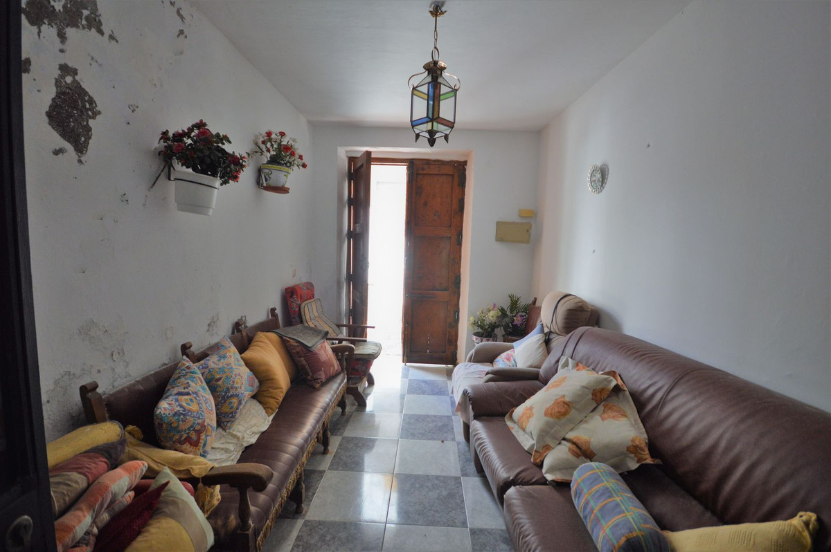 4 Bedroom Villa for Sale in Marbella — 9