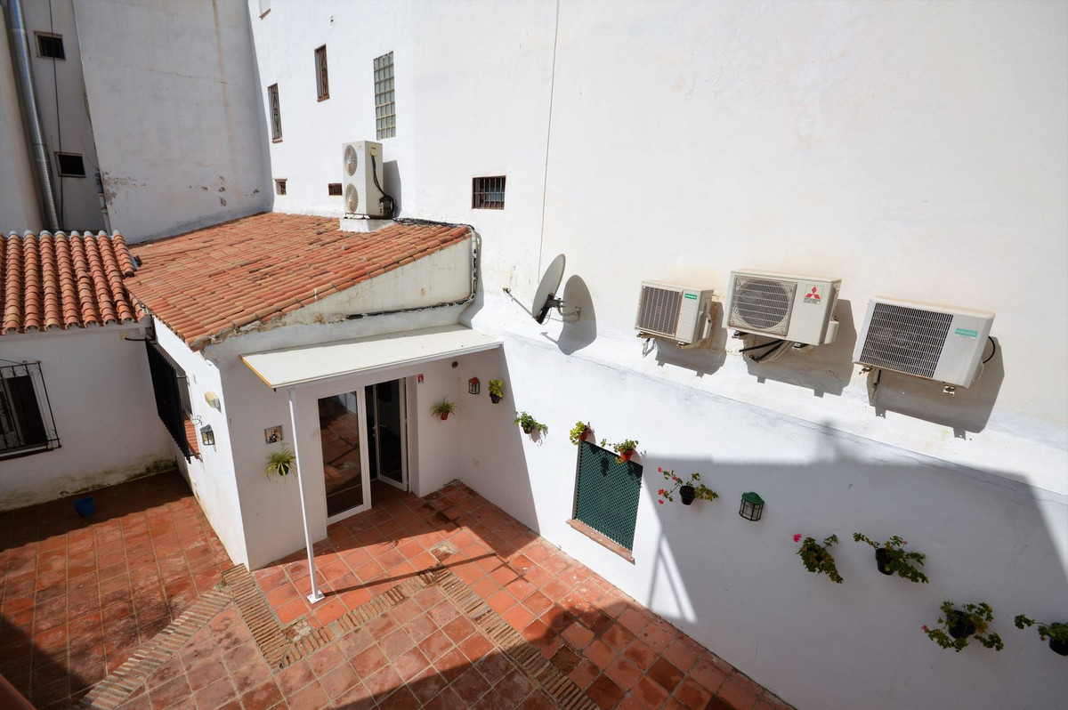 4 Bedroom Villa for Sale in Marbella — view 10