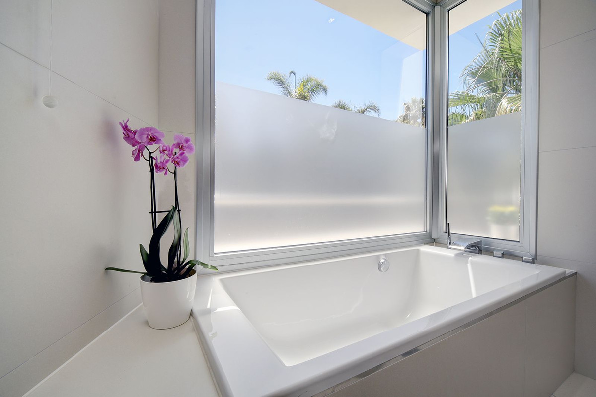 5 Bedroom Villa for Sale in Nueva Andalucía — 5