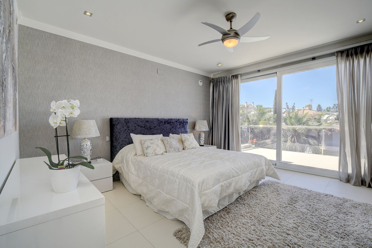 5 Bedroom Villa for Sale in Nueva Andalucía — 7