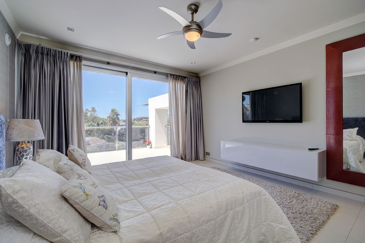 5 Bedroom Villa for Sale in Nueva Andalucía — 9