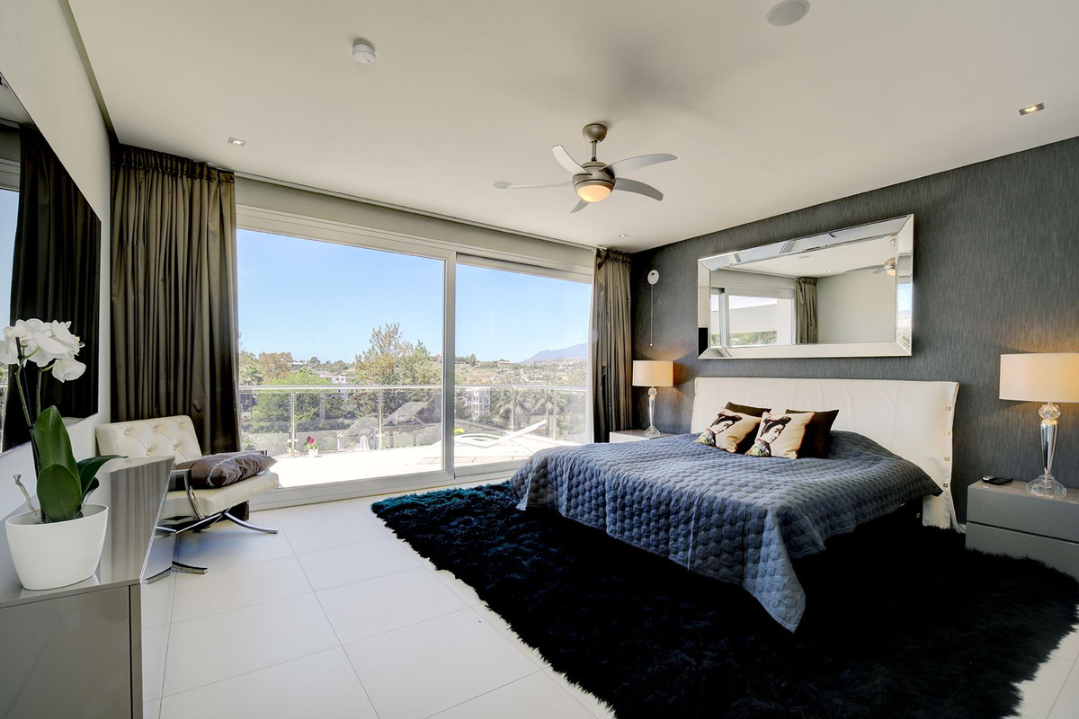 5 Bedroom Villa for Sale in Nueva Andalucía — view 10