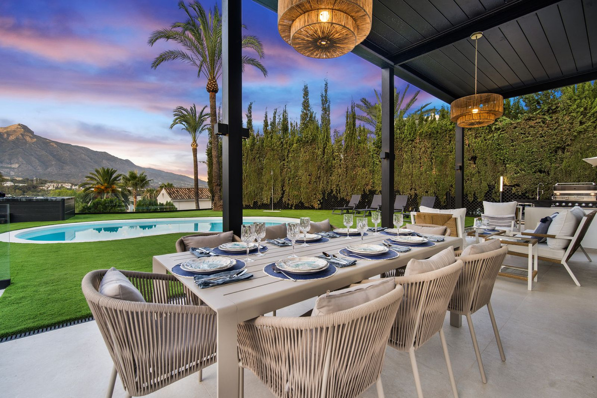 5 Bedroom Villa for Sale in Nueva Andalucía — 2