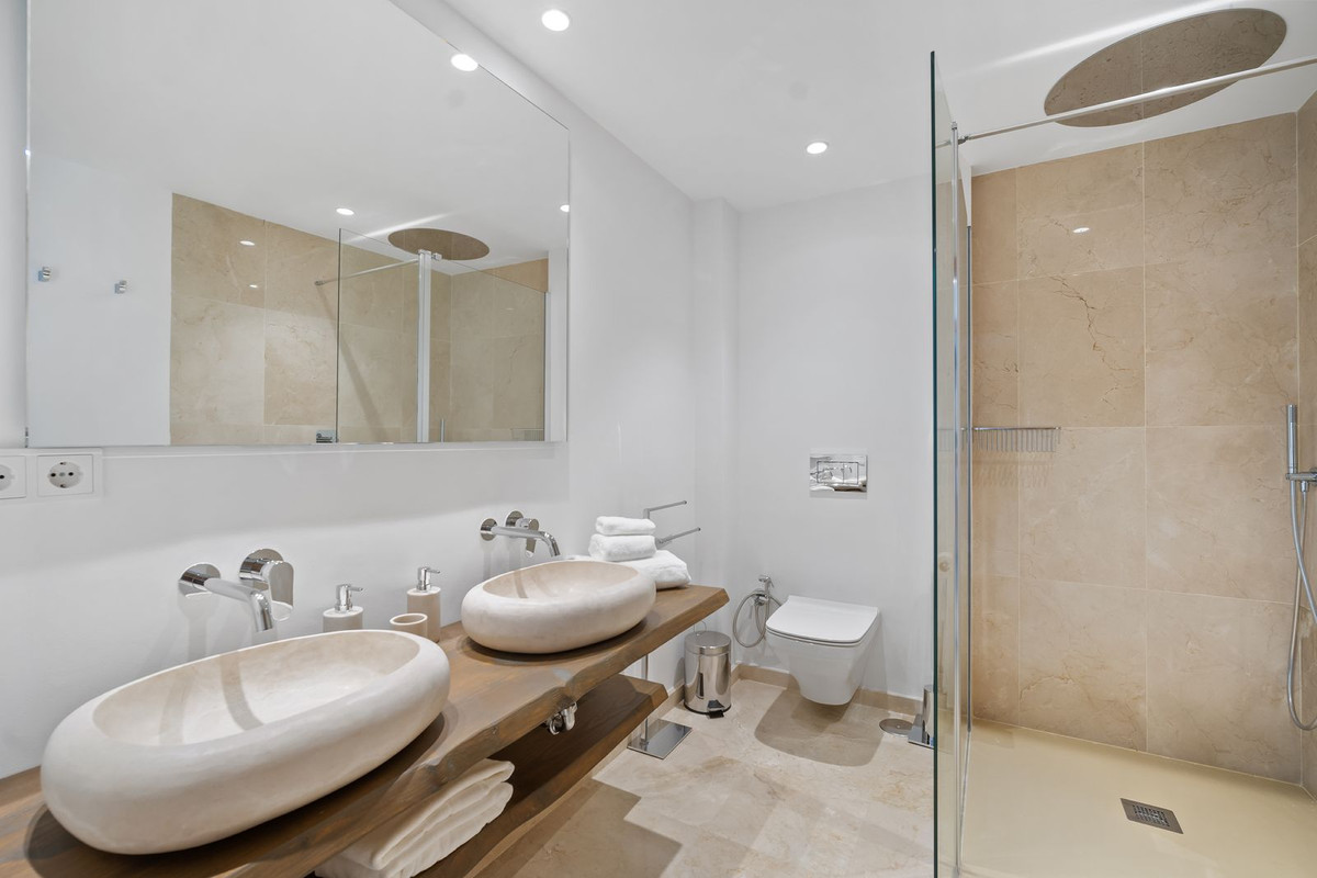 5 Bedroom Villa for Sale in Nueva Andalucía — view 12