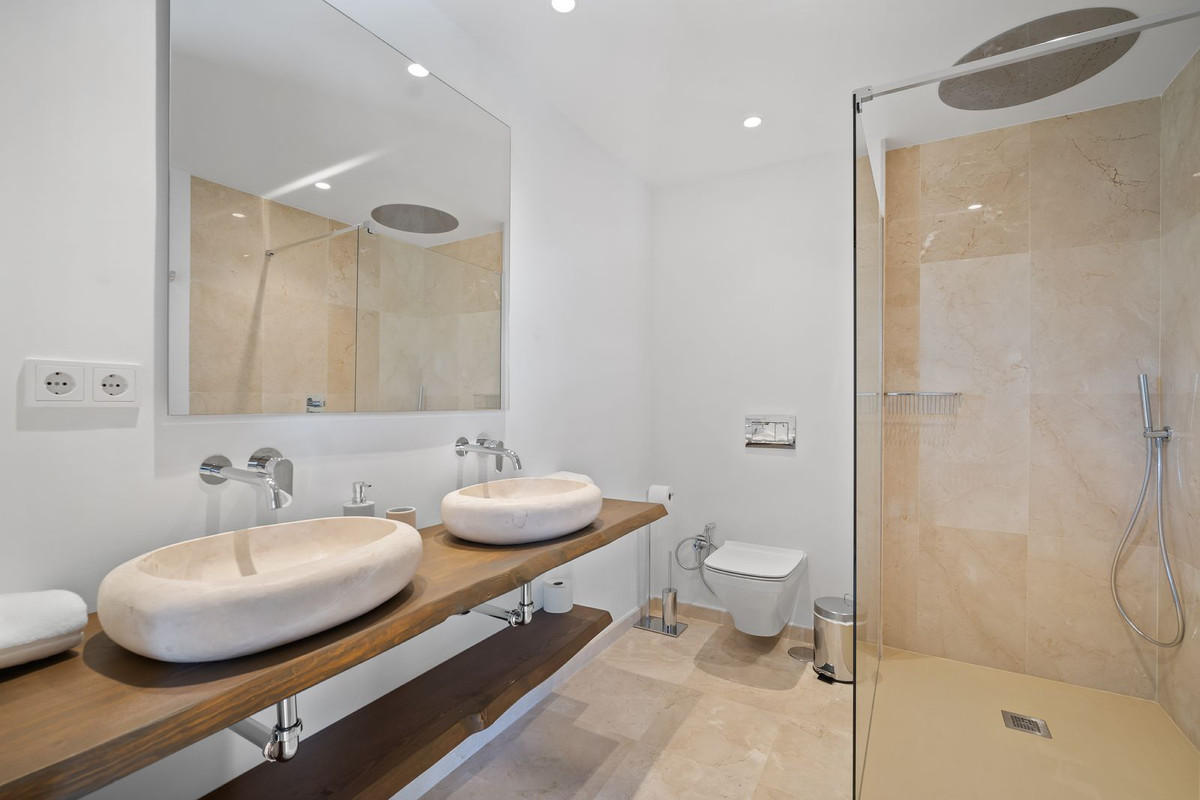 5 Bedroom Villa for Sale in Nueva Andalucía — view 13