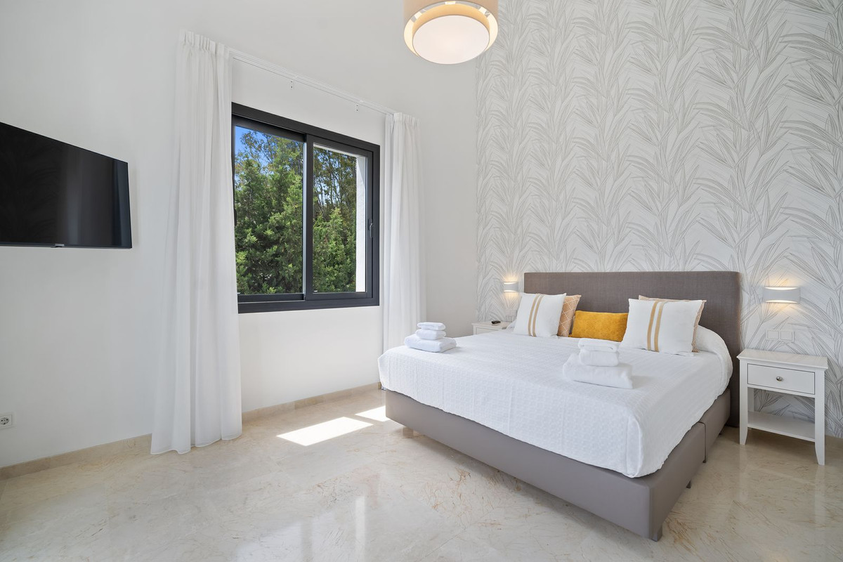 5 Bedroom Villa for Sale in Nueva Andalucía — view 14