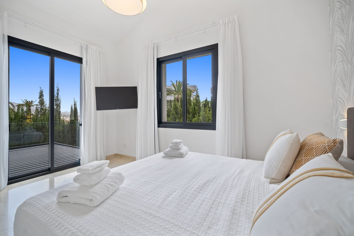 5 Bedroom Villa for Sale in Nueva Andalucía — view 15