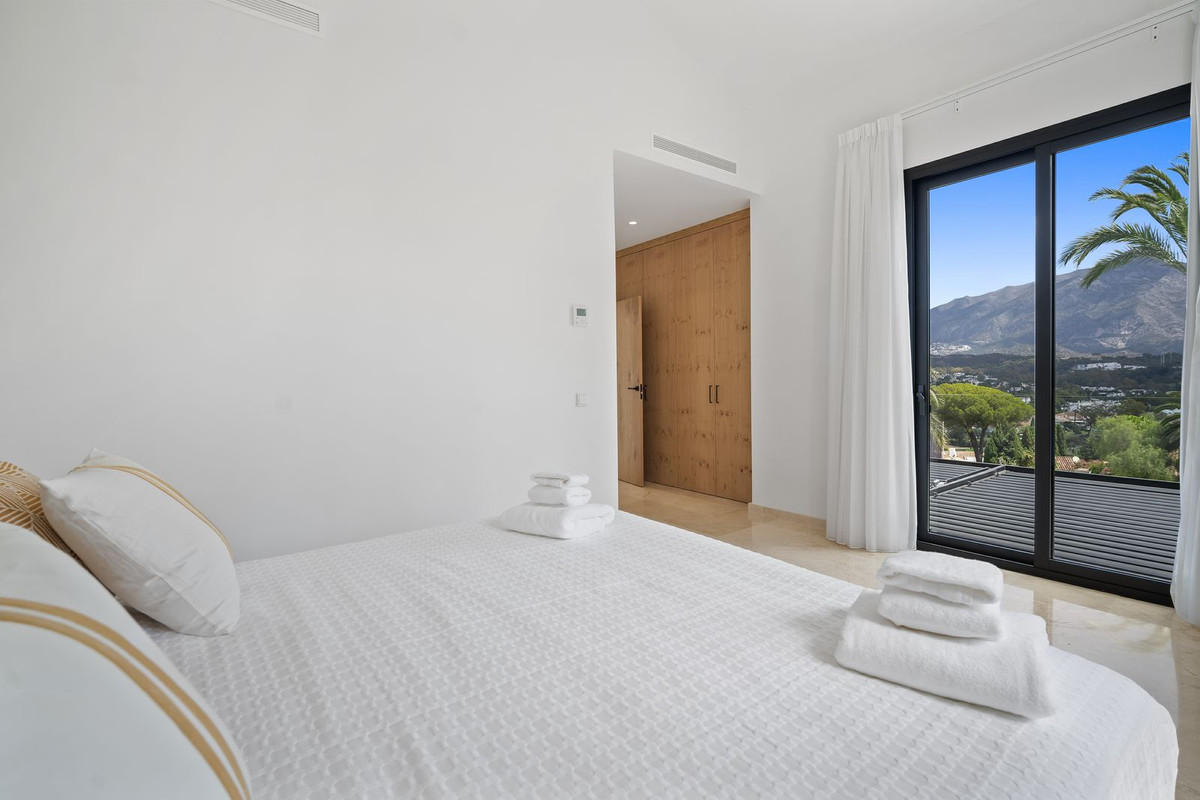 5 Bedroom Villa for Sale in Nueva Andalucía — view 16