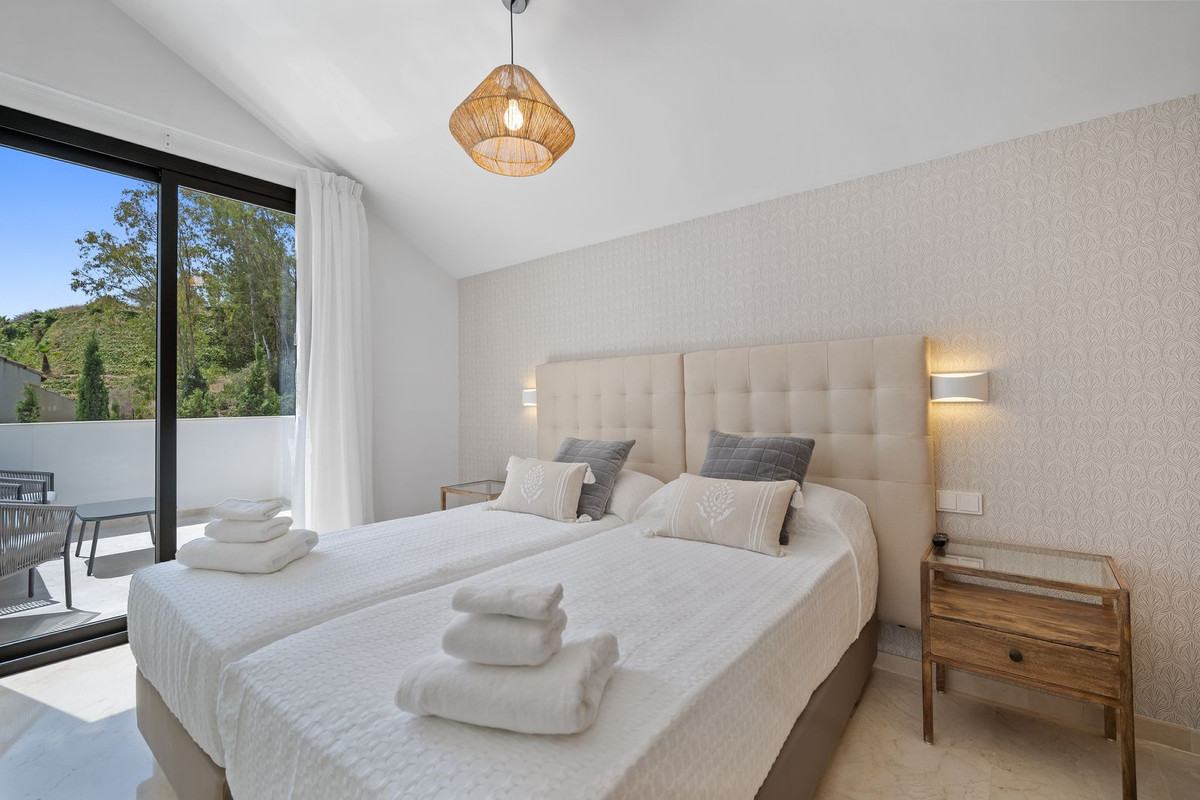 5 Bedroom Villa for Sale in Nueva Andalucía — view 17