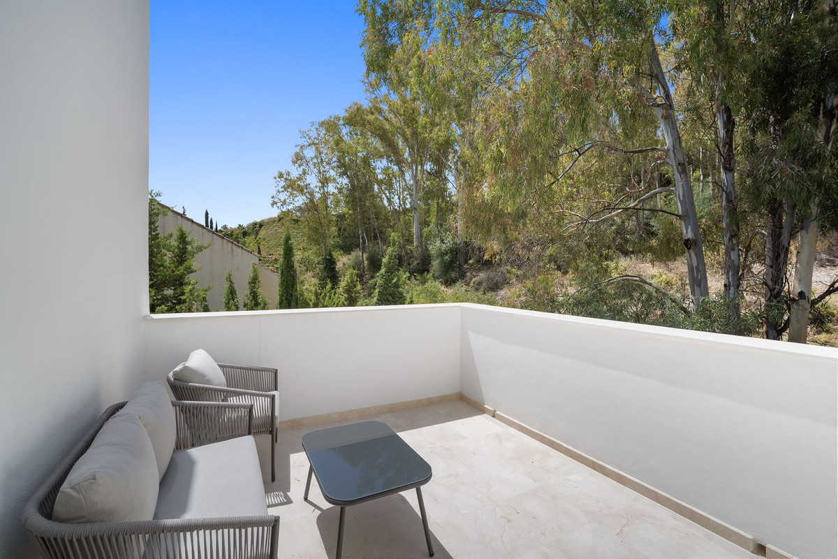 5 Bedroom Villa for Sale in Nueva Andalucía — view 18
