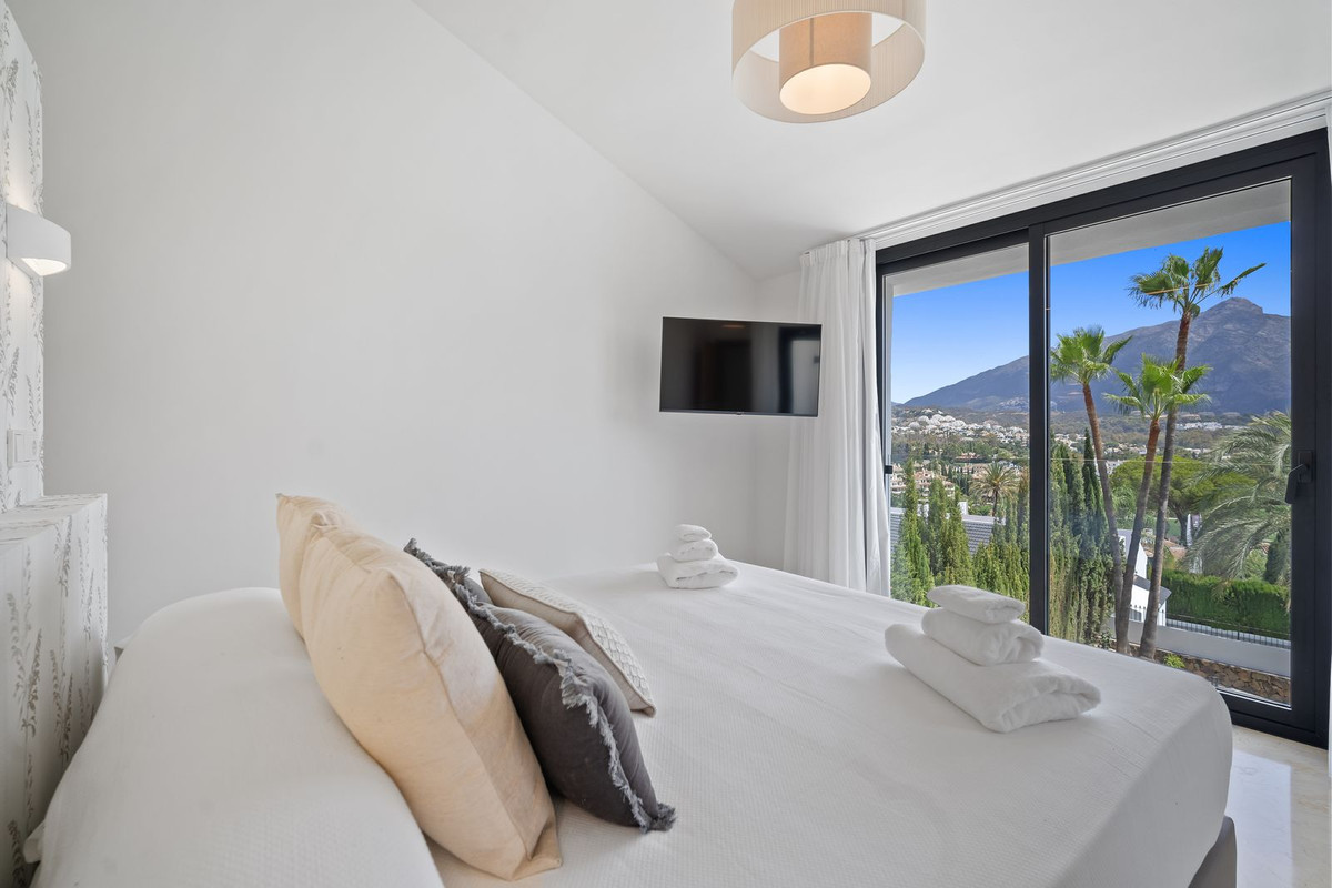 5 Bedroom Villa for Sale in Nueva Andalucía — view 19