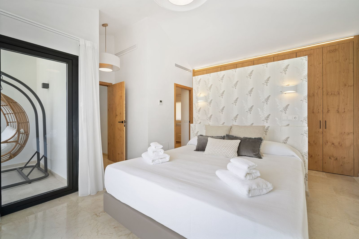 5 Bedroom Villa for Sale in Nueva Andalucía — view 20