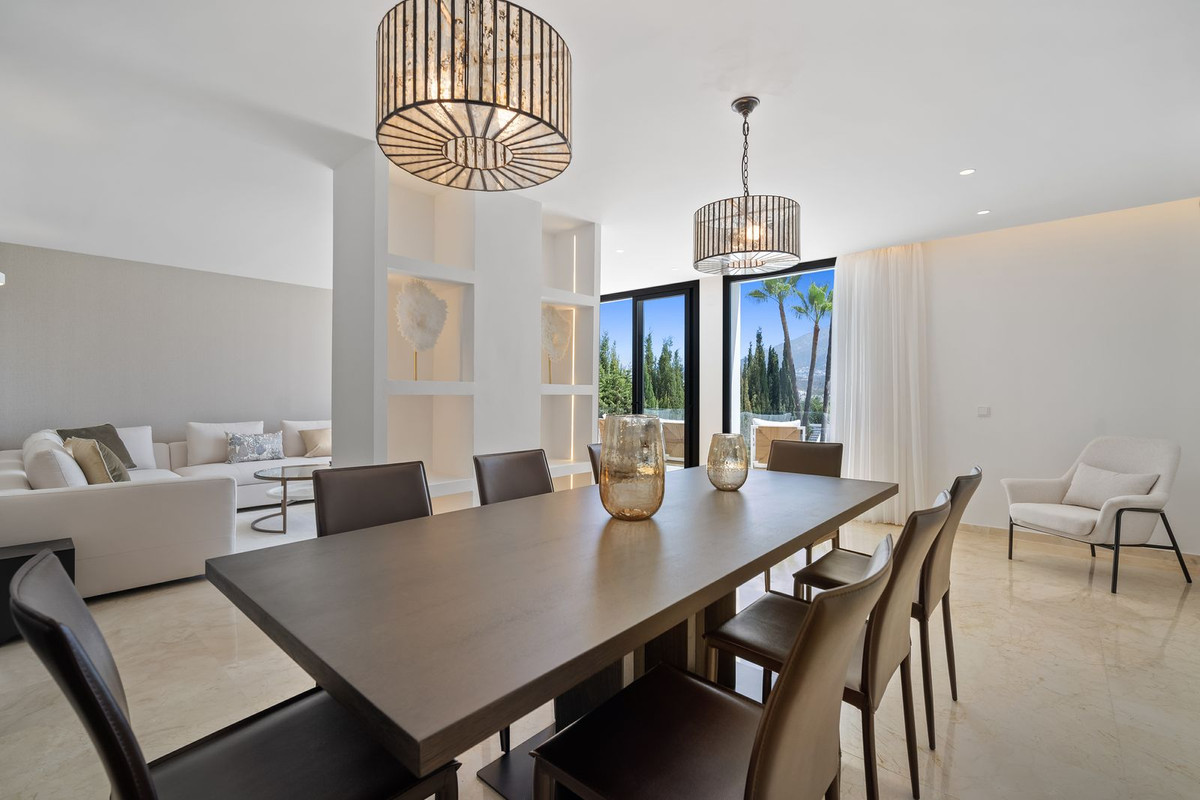 5 Bedroom Villa for Sale in Nueva Andalucía — 4