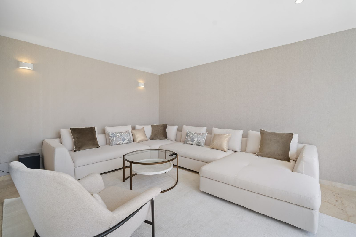 5 Bedroom Villa for Sale in Nueva Andalucía — 6