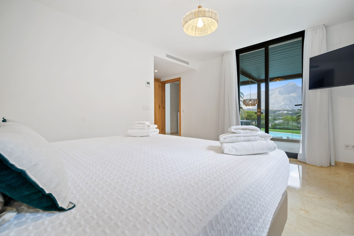 5 Bedroom Villa for Sale in Nueva Andalucía — view 10