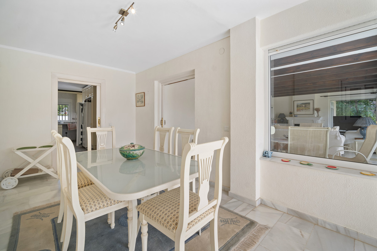 4 Bedroom Villa for Sale in Guadalmina Alta — view 11