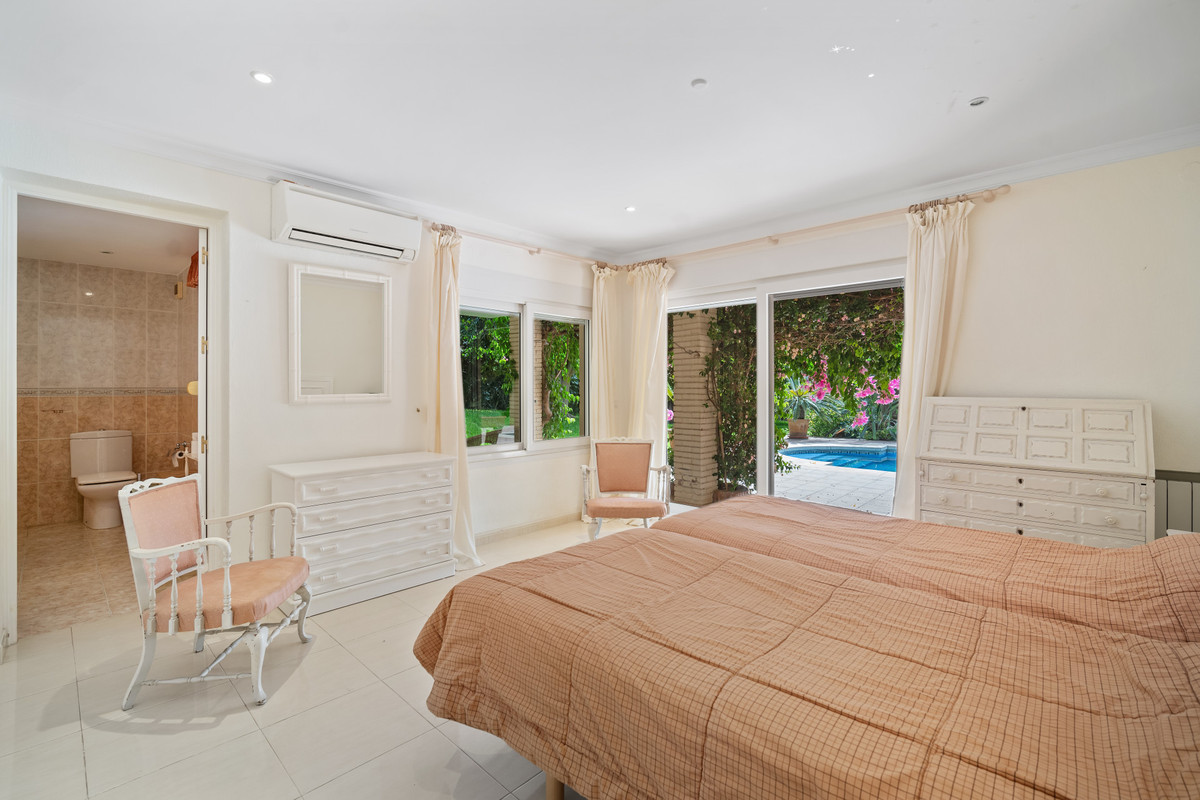 4 Bedroom Villa for Sale in Guadalmina Alta — view 14