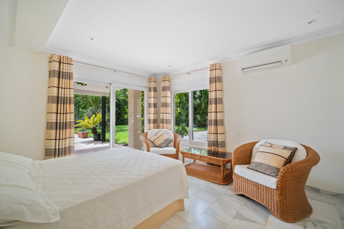 4 Bedroom Villa for Sale in Guadalmina Alta — view 16