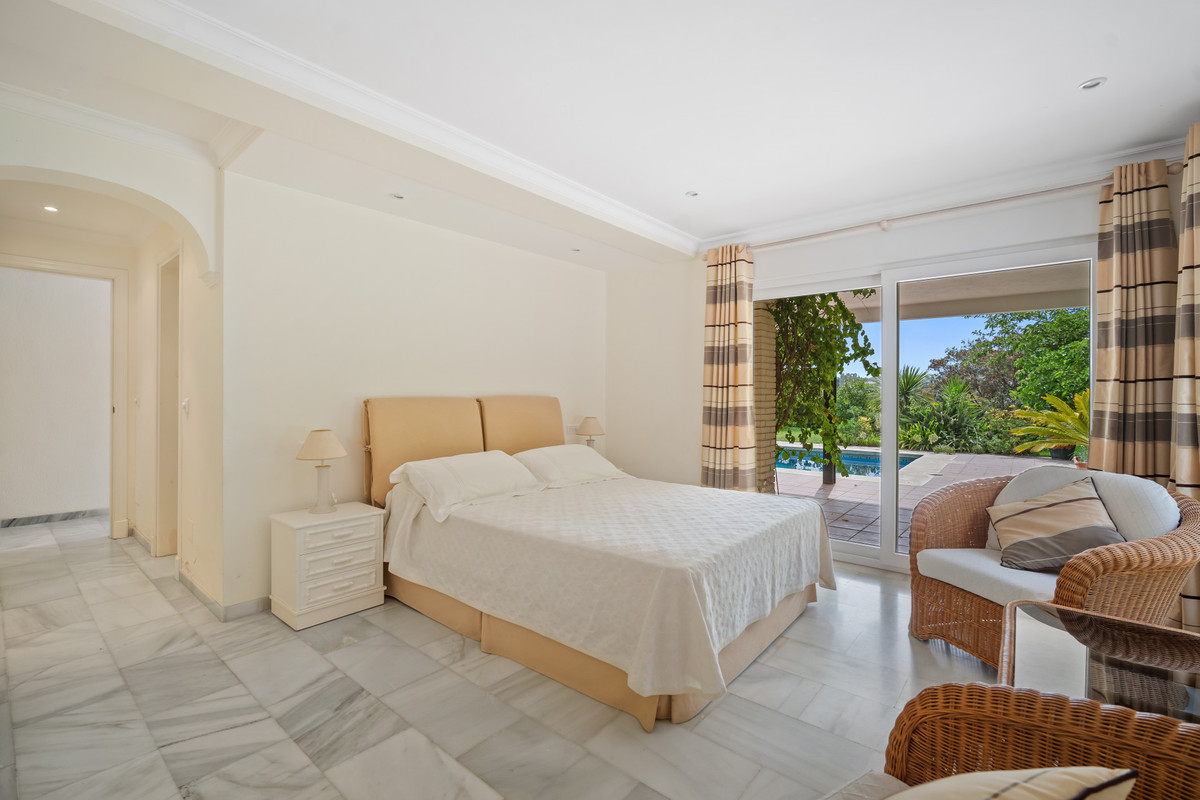 4 Bedroom Villa for Sale in Guadalmina Alta — view 17