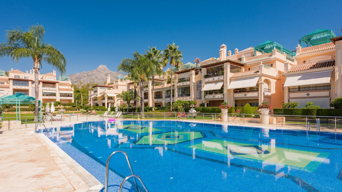 3 Bedroom Apartment for Sale in The Golden Mile — 2
