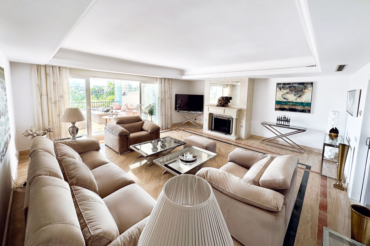 3 Bedroom Apartment for Sale in The Golden Mile — 9