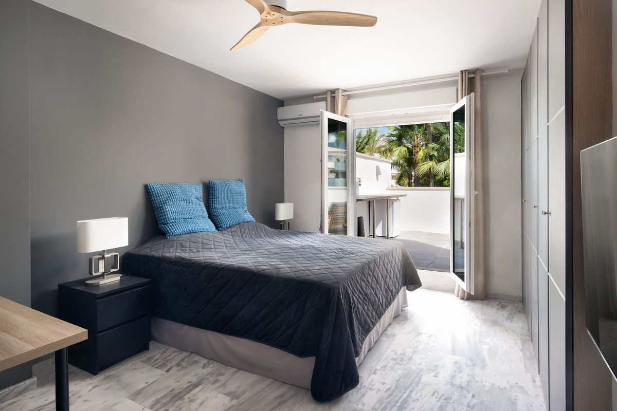 3 Bedroom Apartment for Sale in Puerto Banús — view 12