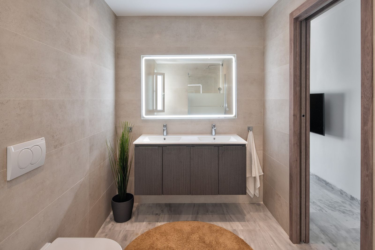 3 Bedroom Apartment for Sale in Puerto Banús — view 15