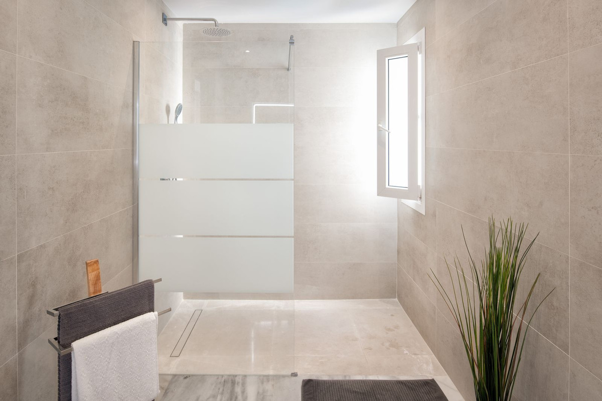 3 Bedroom Apartment for Sale in Puerto Banús — view 17