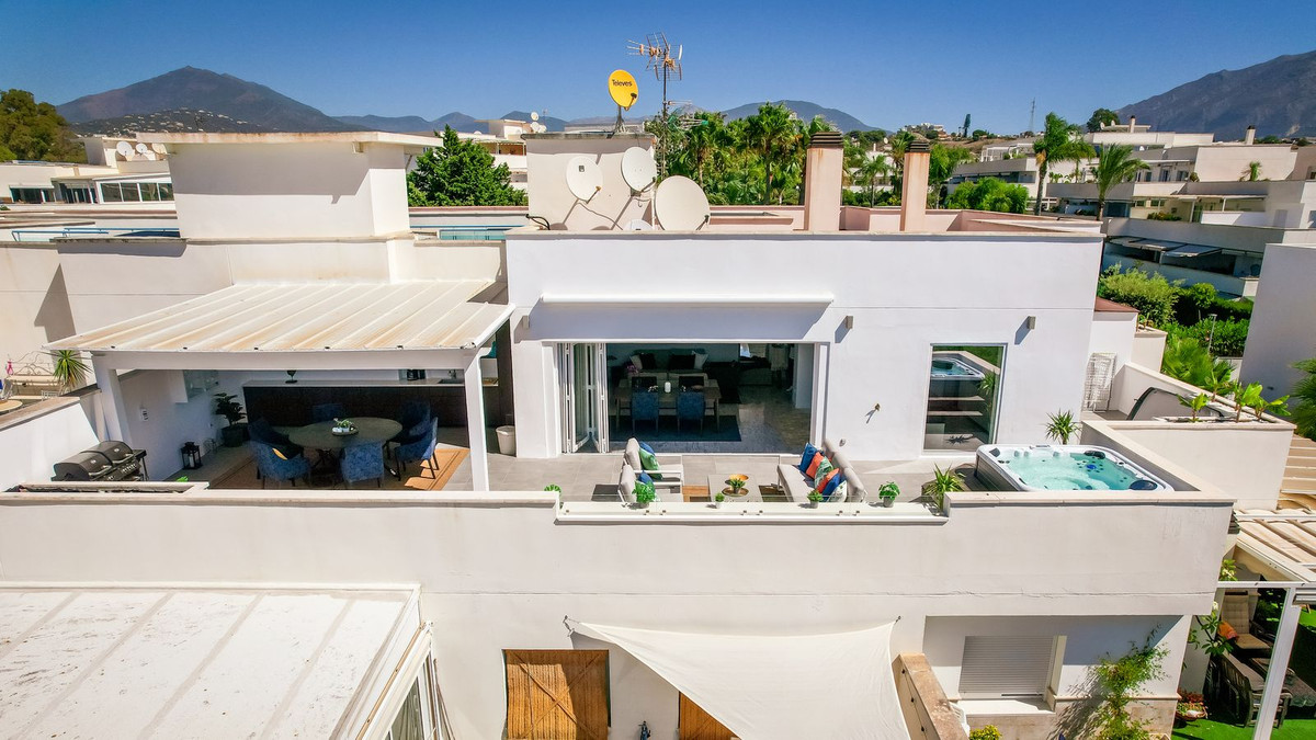 3 Bedroom Apartment for Sale in Puerto Banús — view 18
