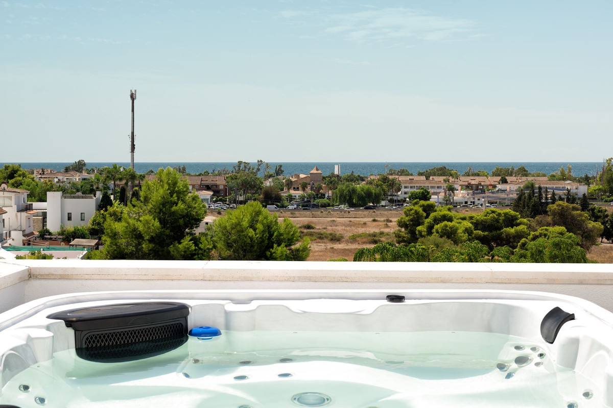3 Bedroom Apartment for Sale in Puerto Banús — 3