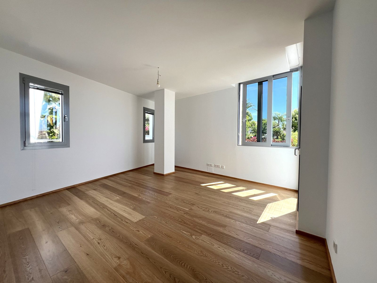 5 Bedroom Villa for Sale in Sierra Blanca — view 12
