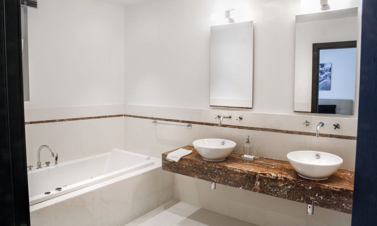 5 Bedroom Villa for Sale in Sierra Blanca — view 16
