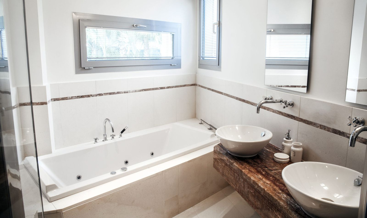 5 Bedroom Villa for Sale in Sierra Blanca — view 17