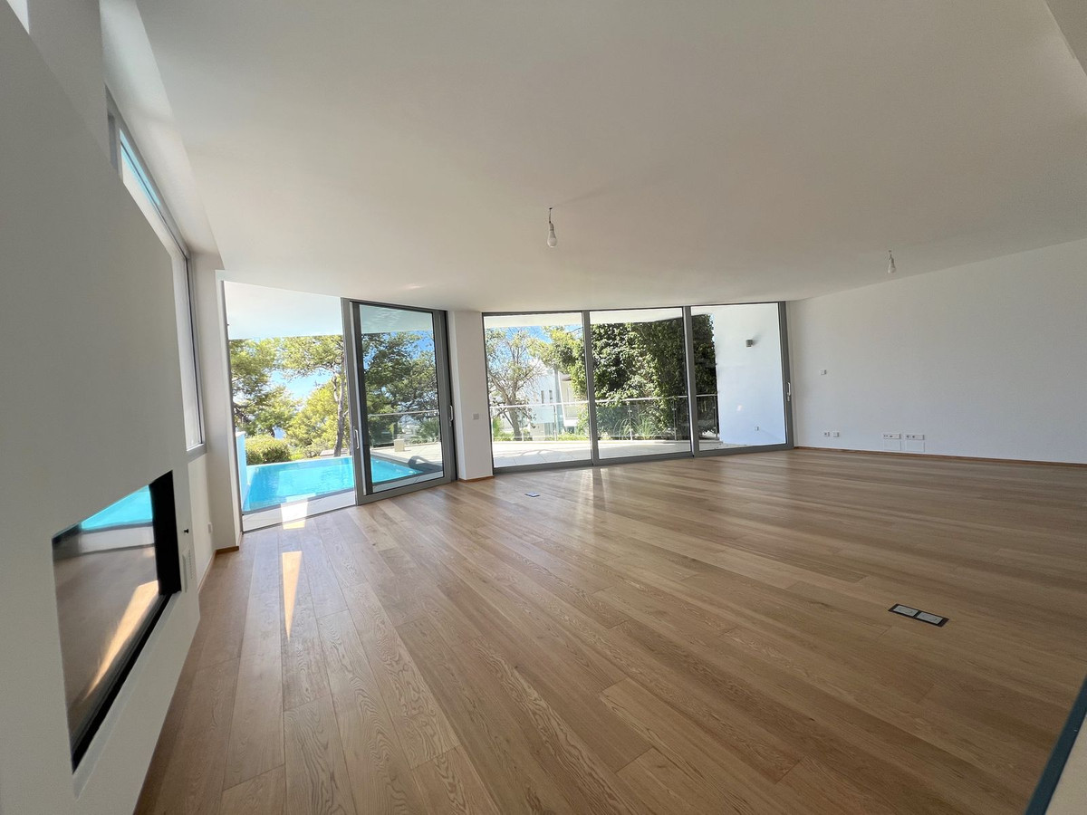 5 Bedroom Villa for Sale in Sierra Blanca — 3