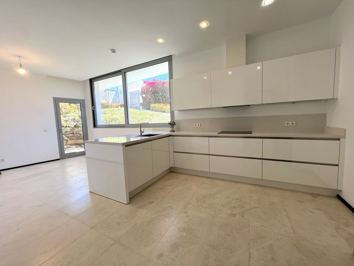5 Bedroom Villa for Sale in Sierra Blanca — 4