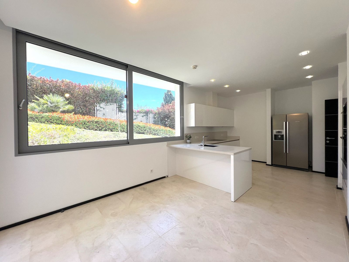5 Bedroom Villa for Sale in Sierra Blanca — 5