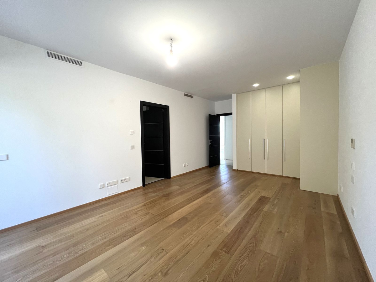 5 Bedroom Villa for Sale in Sierra Blanca — 9