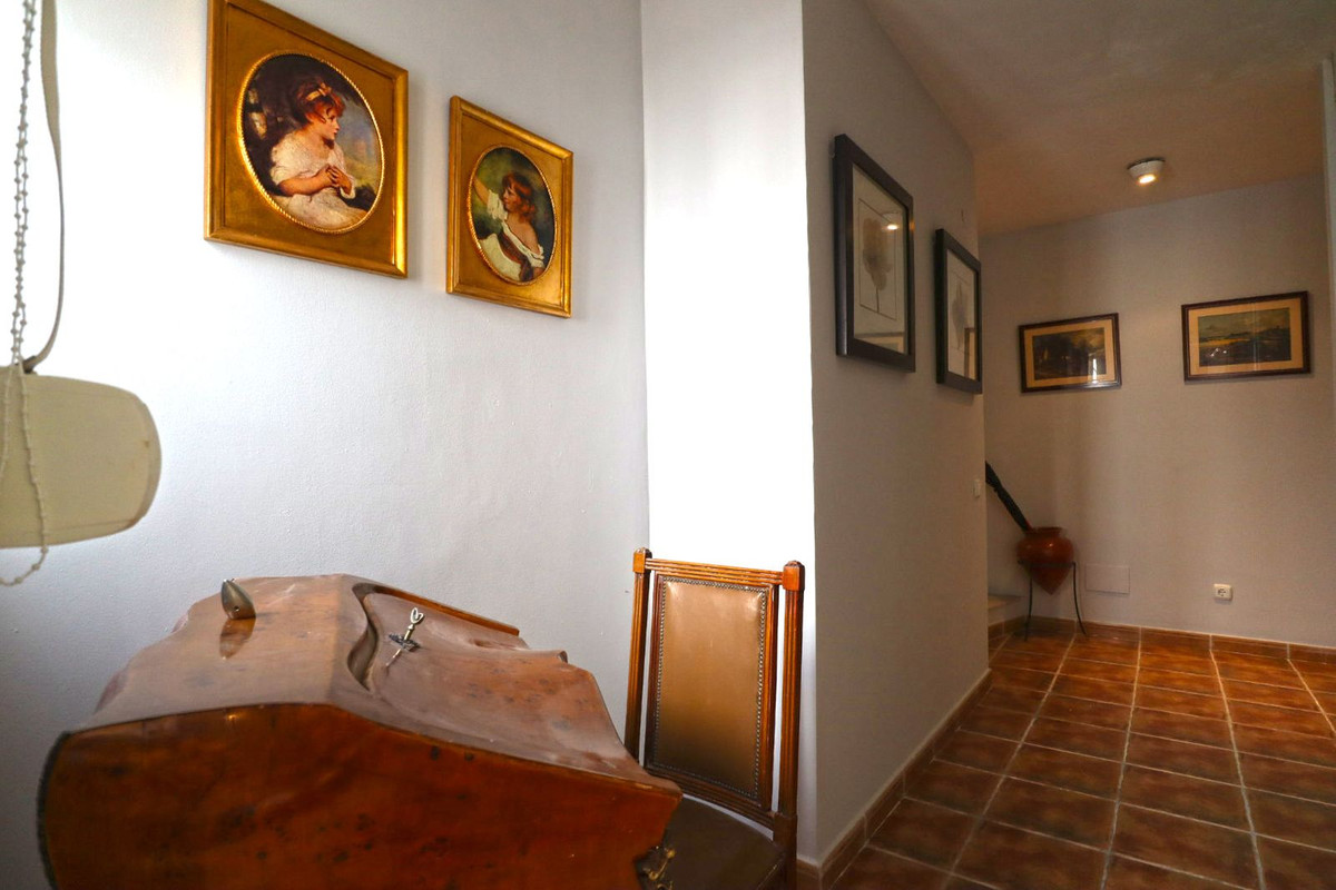 2 Bedroom Apartment for Sale in Marbella — view 12