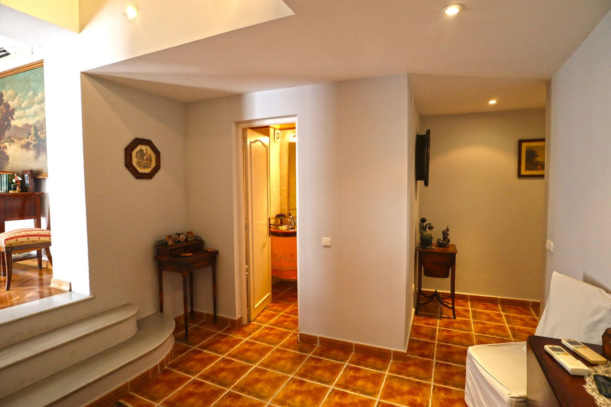 2 Bedroom Apartment for Sale in Marbella — view 16