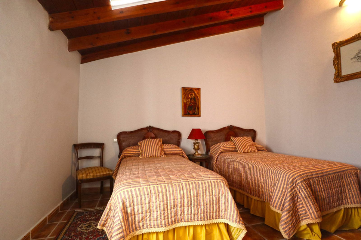 2 Bedroom Apartment for Sale in Marbella — view 18