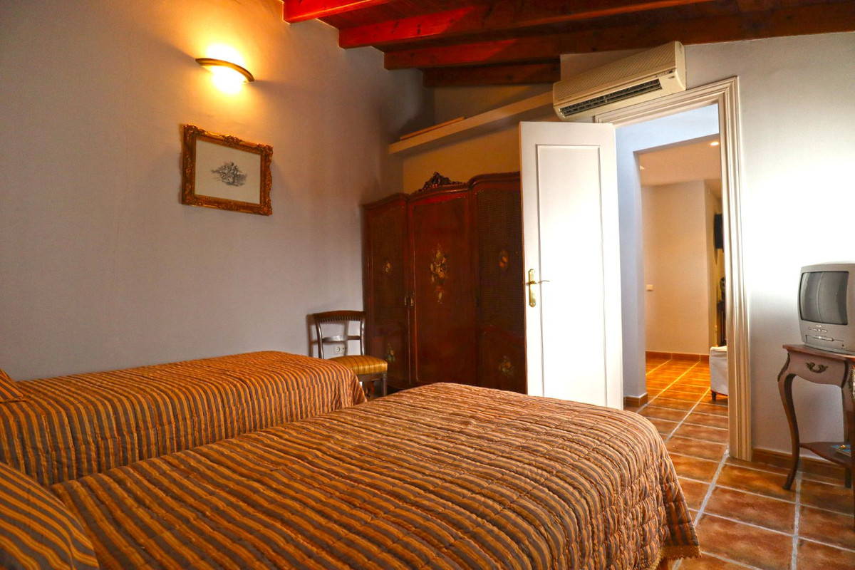 2 Bedroom Apartment for Sale in Marbella — view 20