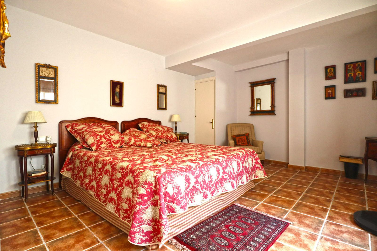 2 Bedroom Apartment for Sale in Marbella — 8