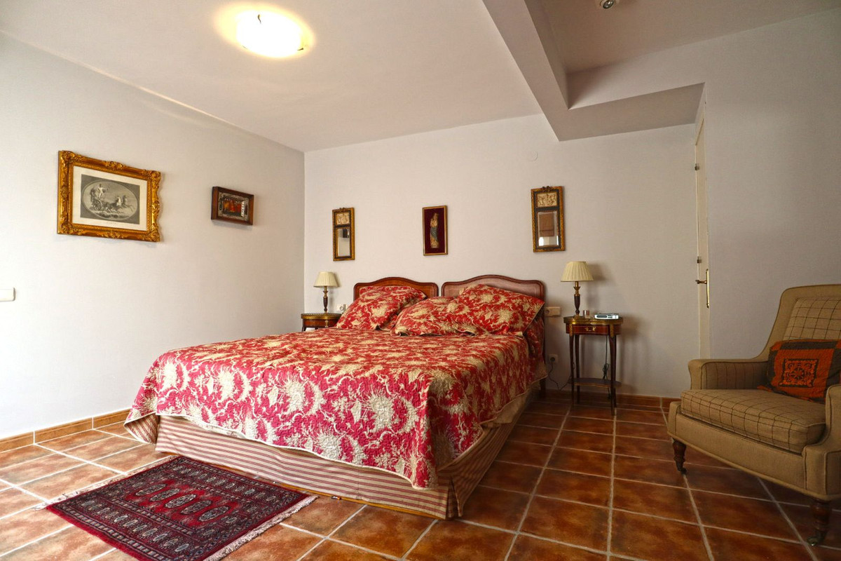 2 Bedroom Apartment for Sale in Marbella — 9