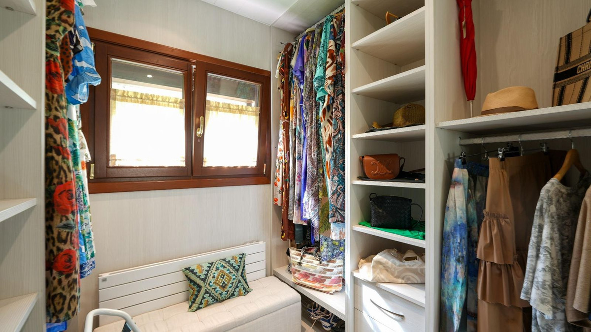 4 Bedroom Apartment for Sale in The Golden Mile — view 13