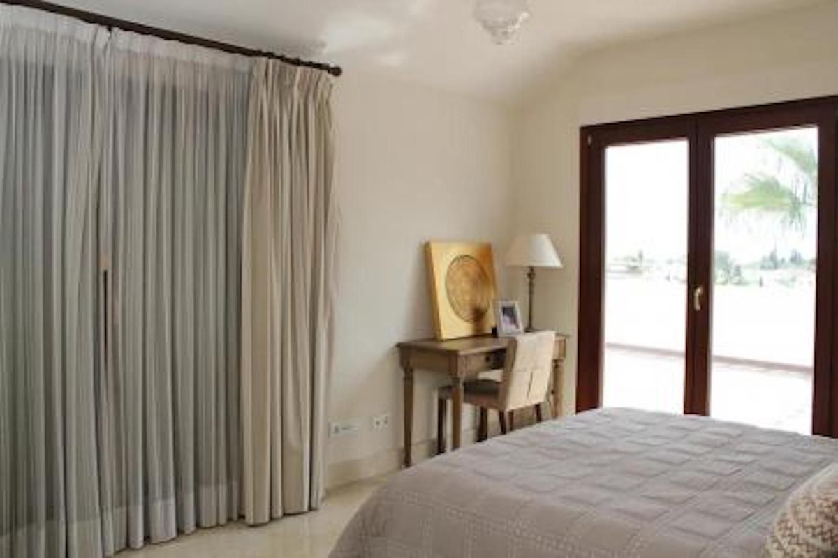 4 Bedroom Apartment for Sale in The Golden Mile — view 14