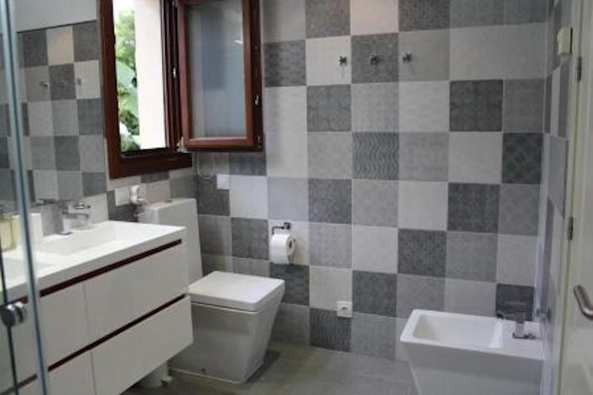 4 Bedroom Apartment for Sale in The Golden Mile — view 16