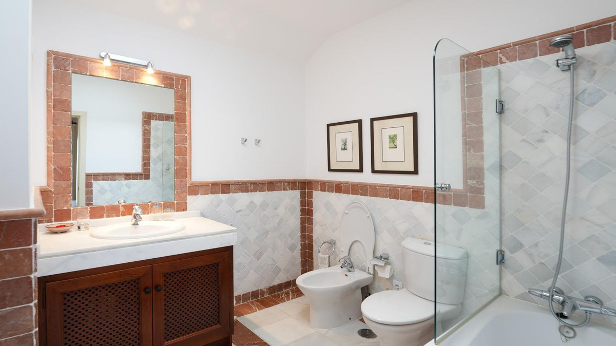 4 Bedroom Apartment for Sale in The Golden Mile — view 17